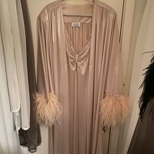 Authentic Luchie Ann from Beverly Hills Ostrich Feather Robe.
